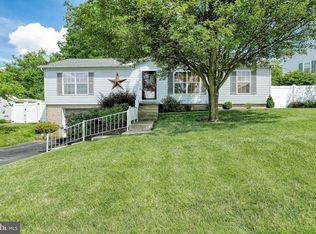 338 Franklin Square Dr, Dallastown, PA 17313