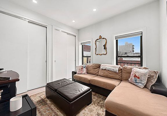 5th image of 486 Carroll St APT 3L