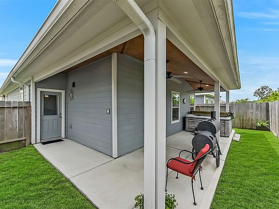 3rd image of 19627 Marsh Pine Ln