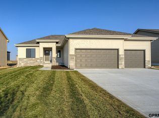 5725 Kestrel Pkwy, Elkhorn, NE 68022