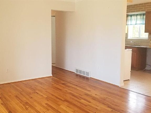 5th image of 32332 Hawthorne Dr