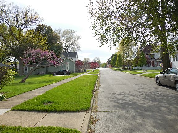 3rd image of 220 E Green St
