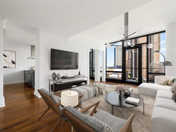 101 Warren Street image 1 of 6