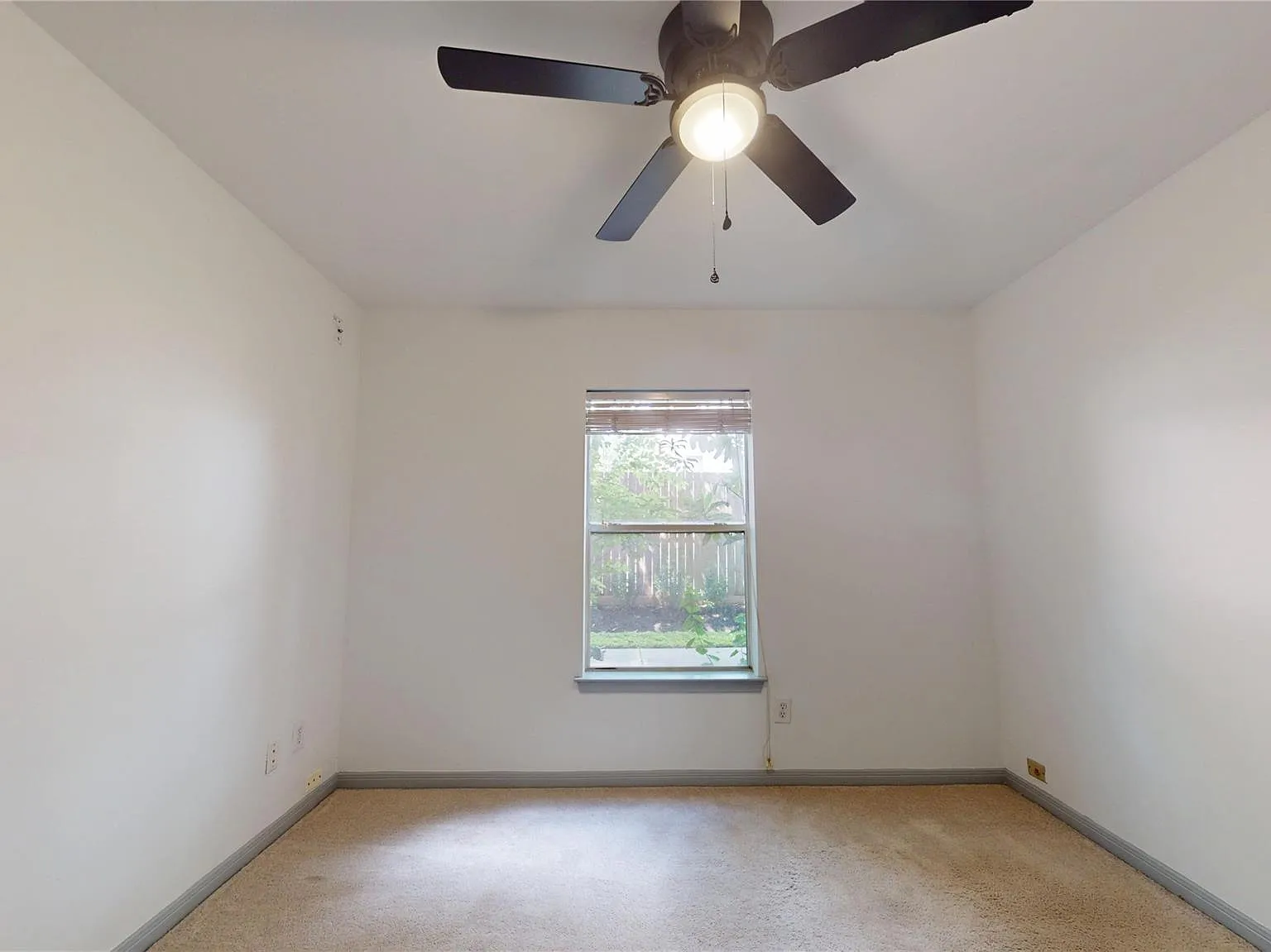 3 bed, 3.0 bath, 1996 sqft, $2,700 — Photo 4