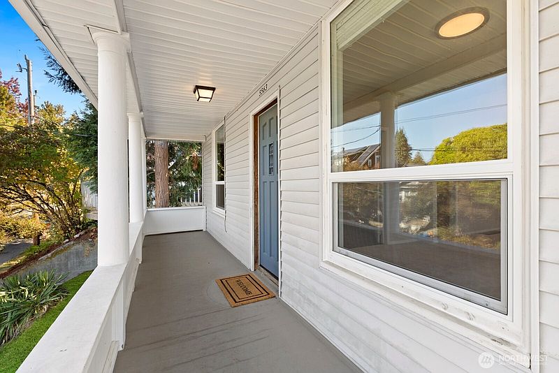 3rd image of 5563 Kenwood Place N
