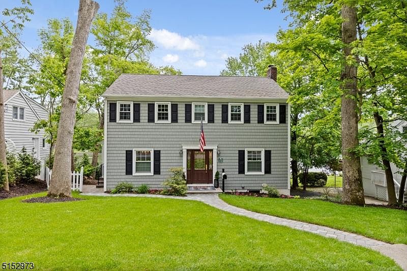 1st image of 112 Lake Dr W