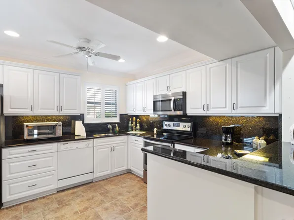 14 Colonial Club Drive #300, Boynton Beach, FL 33435