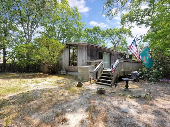 3 Louise Court, Hampton Bays, NY 11946