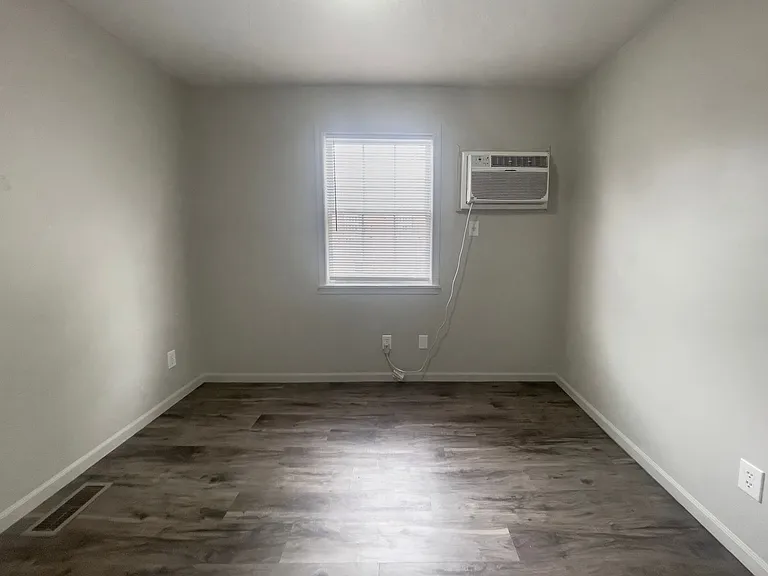 1413 W University Ave #4 — Photo 9