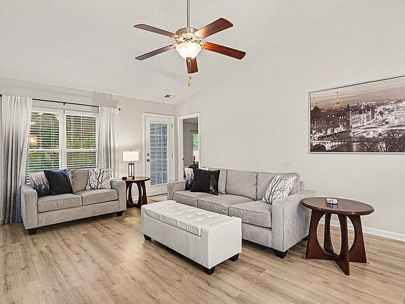4th image of 400 Stafford Dr.