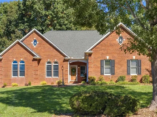 1025 Glen Day Dr, Clemmons, NC 27012