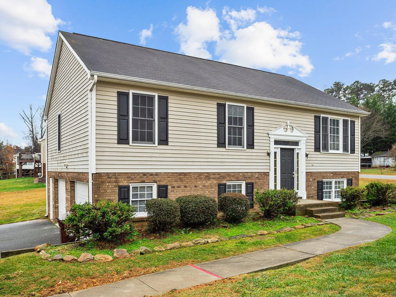 3 bed, 1260 sqft, $2,000 — Photo 4