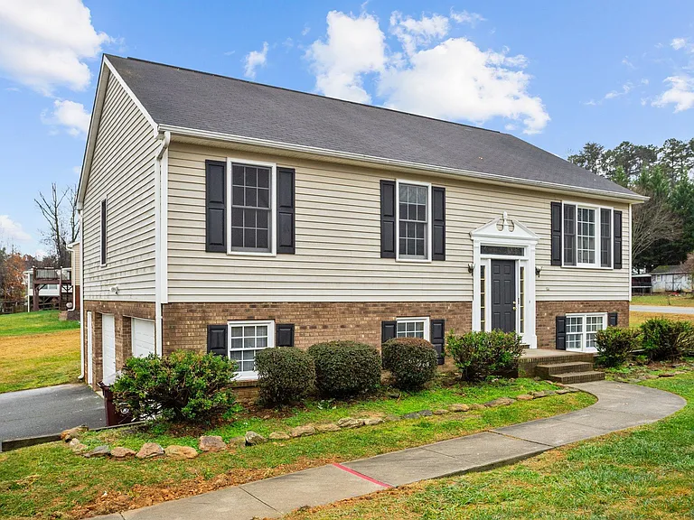 6818 Salem Quarter Rd — Photo 4