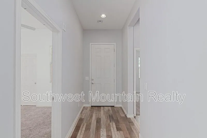 3 bed, 2.0 bath, 1618 sqft, $2,295 — Photo 4