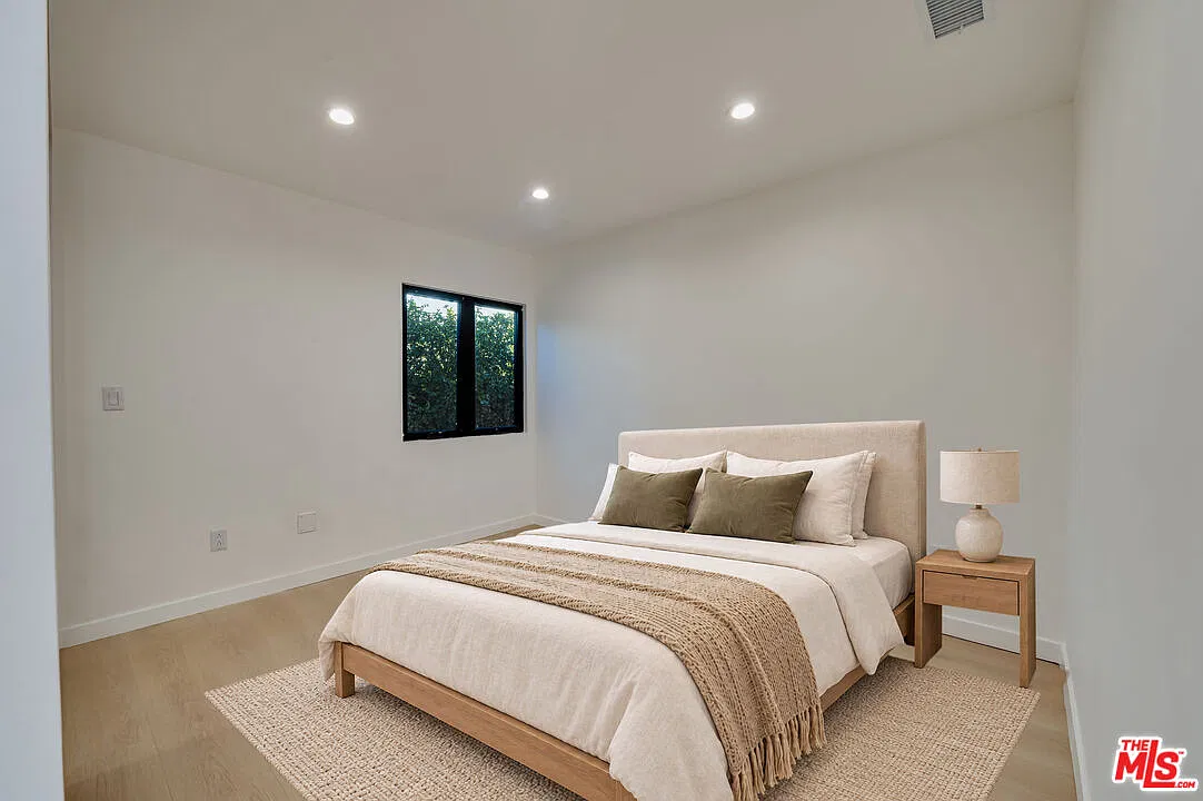 1 bed, 1.0 bath, 760 sqft, $3,850 — Photo 2