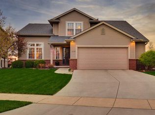 5102 Londonderry Rd, Bloomington, IL 61705