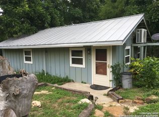270 Meadow Lake Dr, Seguin, TX 78155