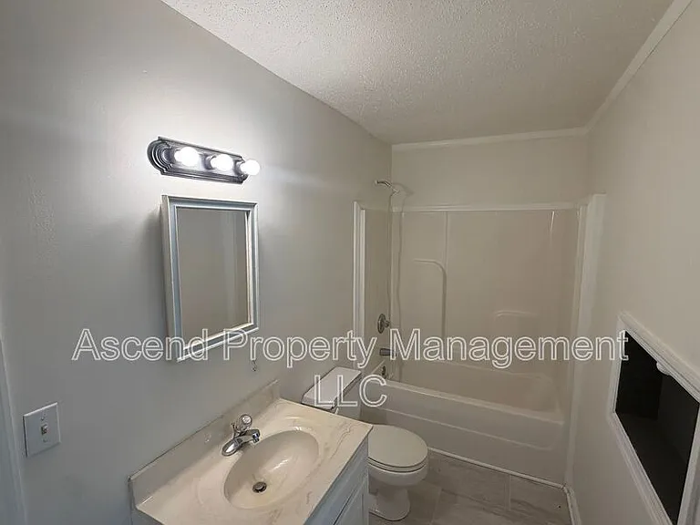 2 Bell Ave #B — Photo 3