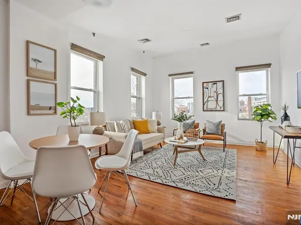 54-60 McWhorter St #307, Newark, NJ 07105