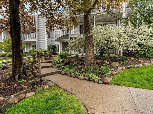 3559 Port Cove Dr #23-1, Waterford, MI 48328