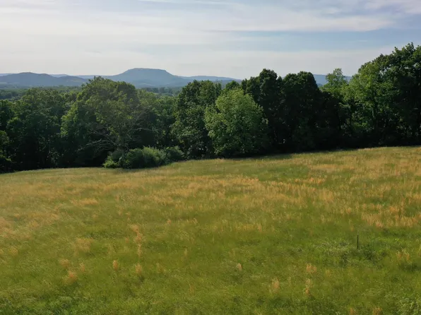 3 Longview Meadow Dr, Buena Vista, VA 24416