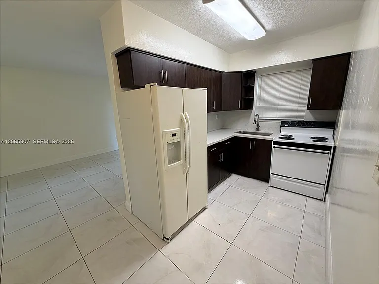 16150 NE 19th Ct #2 — Photo 3