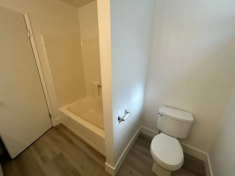 1136 W Damron Ave — Photo 19