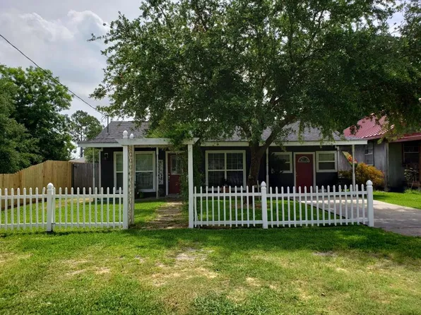 1149 Hill St, Nederland, TX 77627