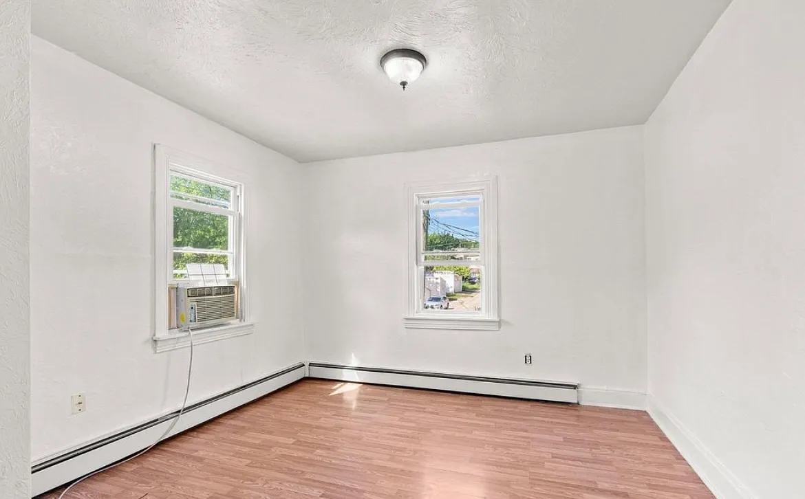 124 Manchester St — Photo 4
