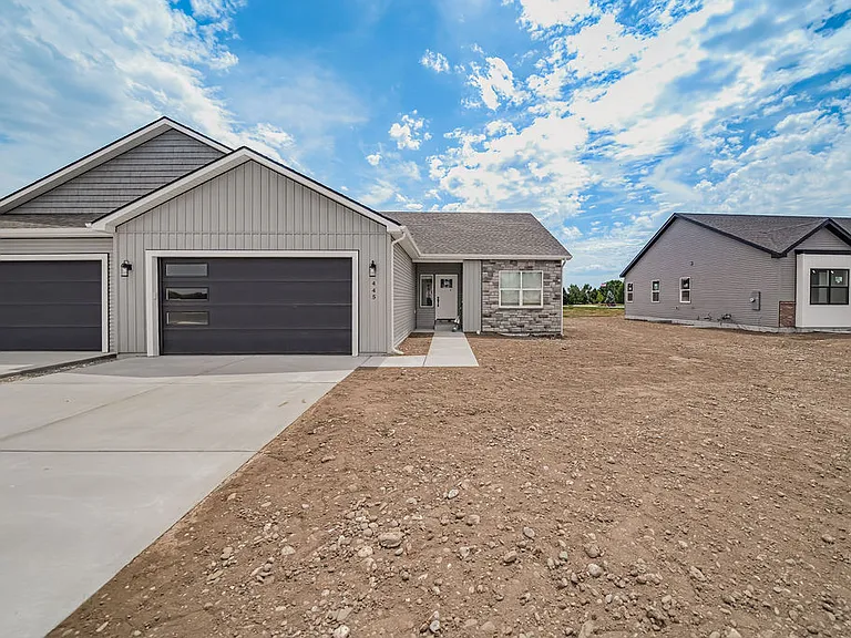 445 E River Ln — Photo 7