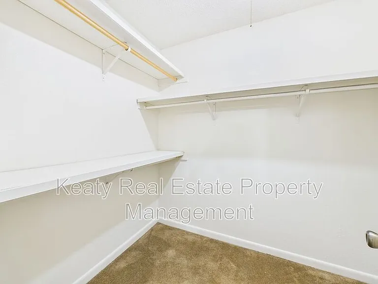 201-1 Fox Run Ave — Photo 12