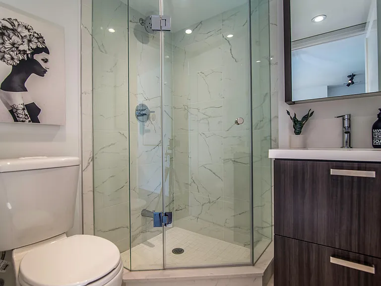 18 Erskine Ave — Photo 36