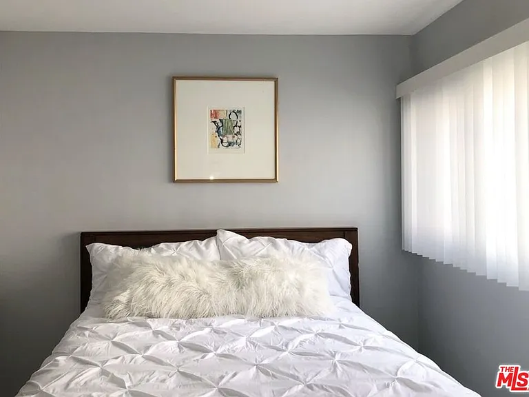 425 S Kenmore Ave #214 — Photo 5