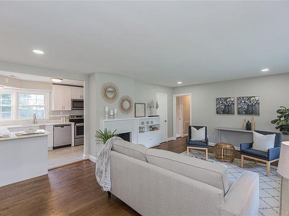 5th image of 1018 W 48th St