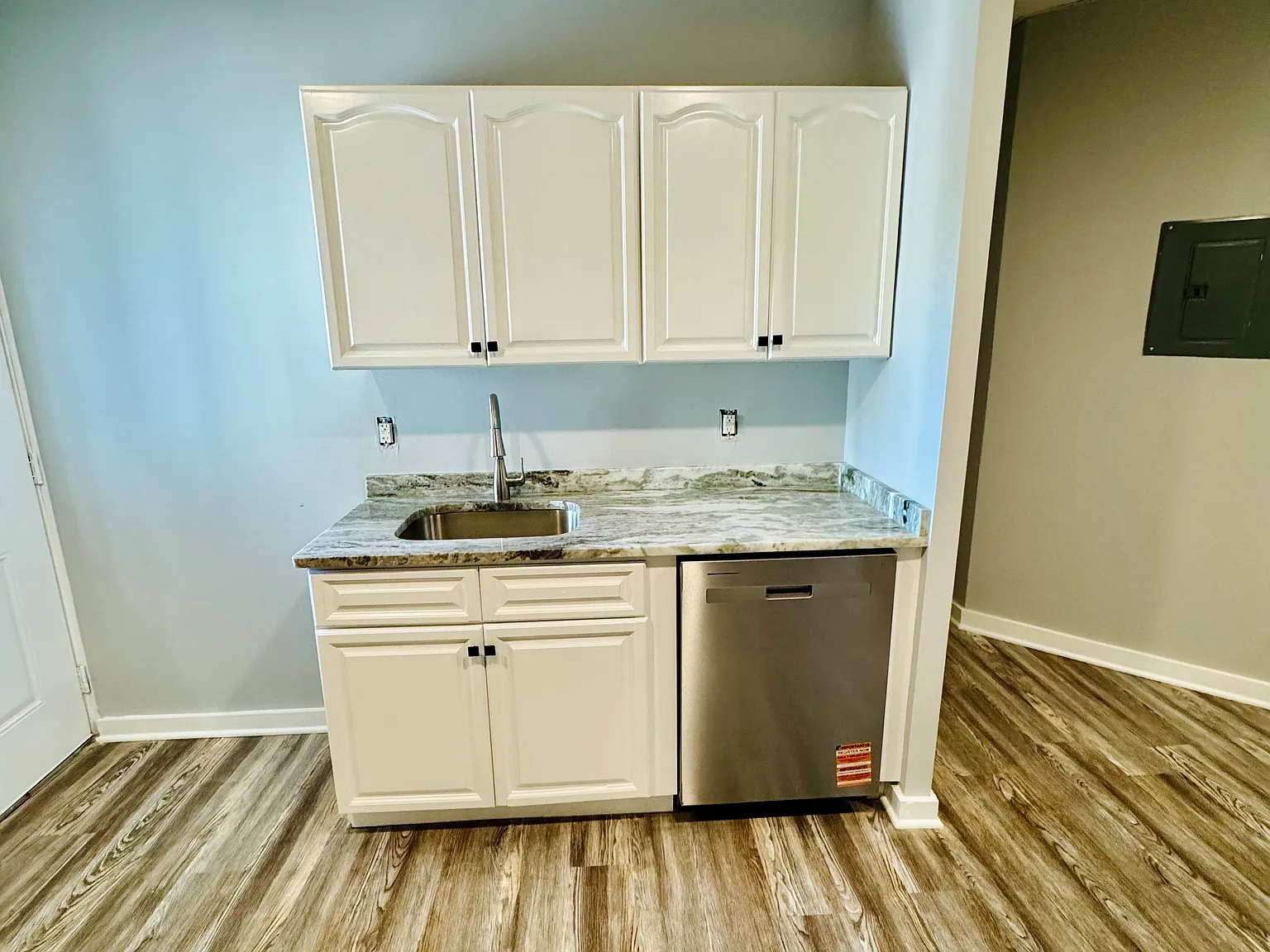 2 bed, 900 sqft, $2,250 — Photo 2