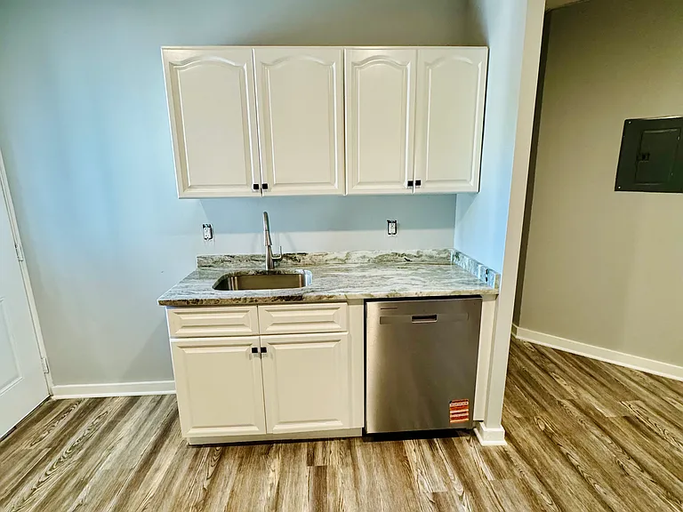 7 W Main St #7 — Photo 2
