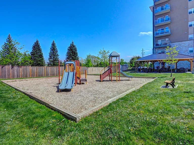 555 Park Rd N — Photo 36