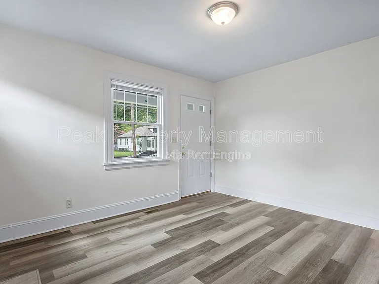 2304 Halifax Ave — Photo 8
