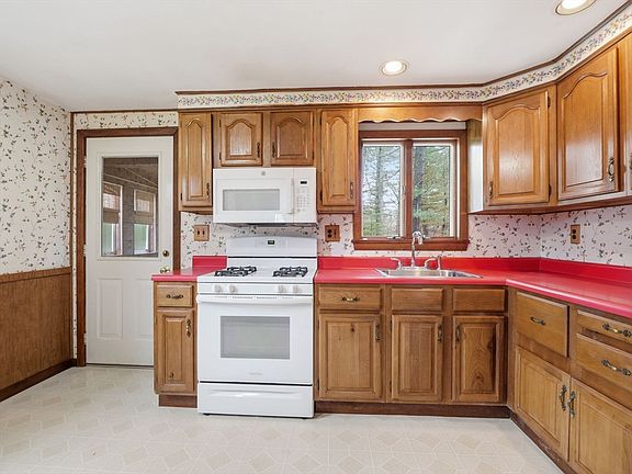 5th image of 1283 Shawsheen St