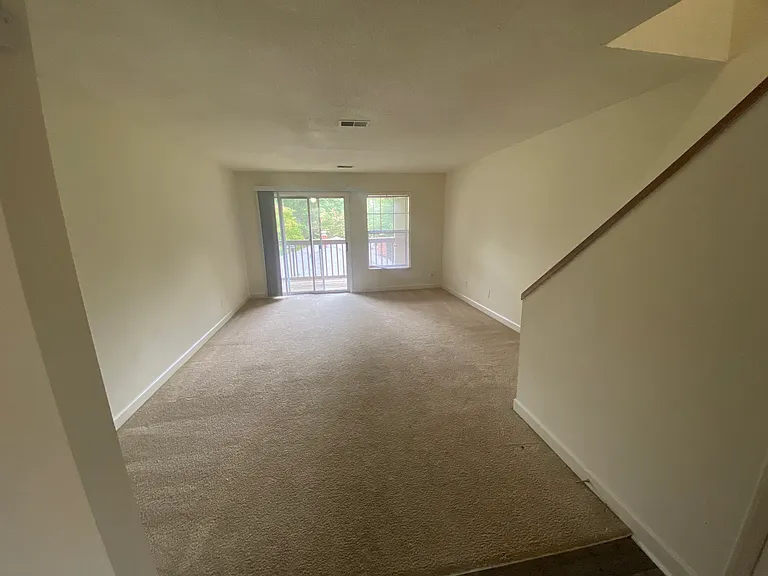 Avery Close Condominiums — Photo 92