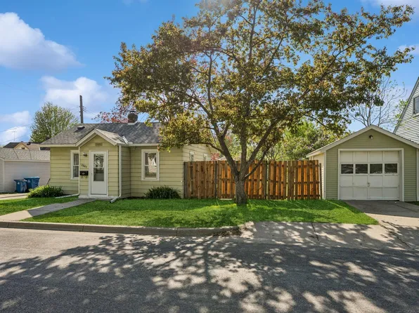 2647 Abbott Ave N, Robbinsdale, MN 55422