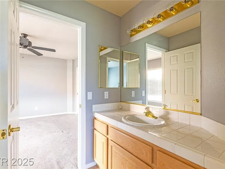 2121 Whitebirch Ln — Photo 16