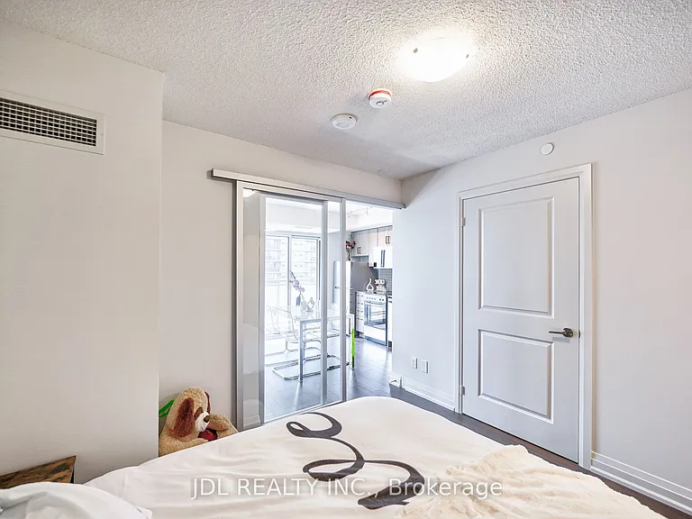 20 Meadowglen Pl #334 — Photo 10