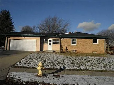 2572 Moller Rd photo 1