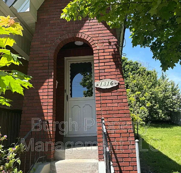 1316 Justine St — Photo 2