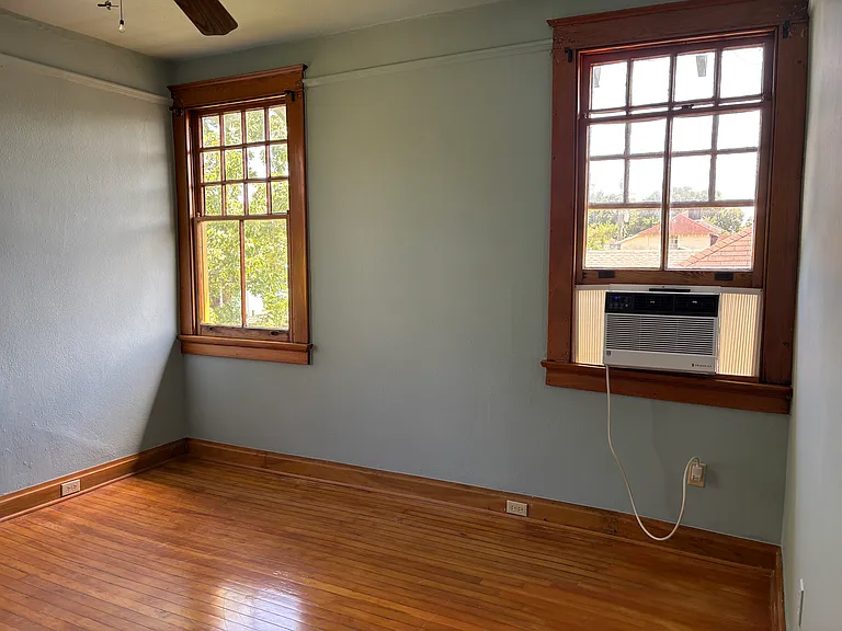 2225 Dante St — Photo 17