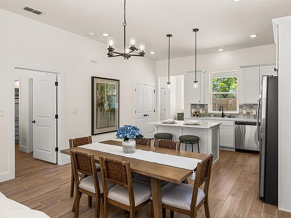 5th image of 802 S Creek St #103