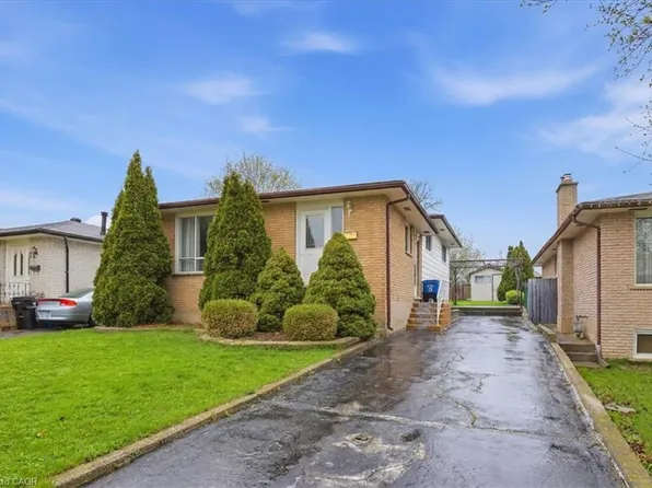 43 Faial Rd, Cambridge, ON N1R 6Y1