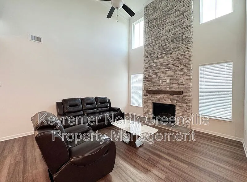 4 bed, 2.5 bath, 2525 sqft, $2,550 — Photo 4