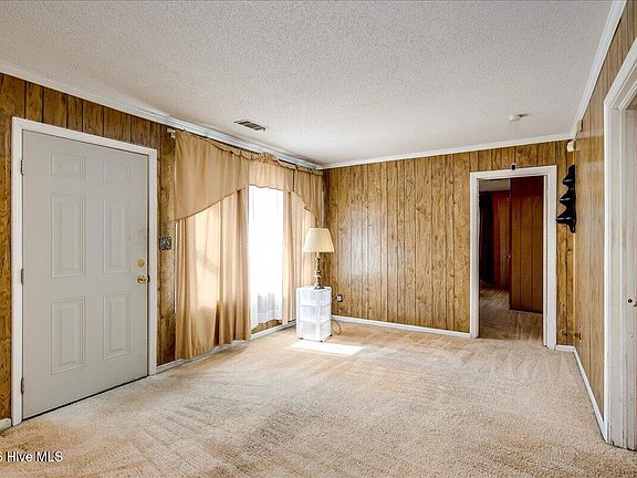 4th image of 3042 Dent Street